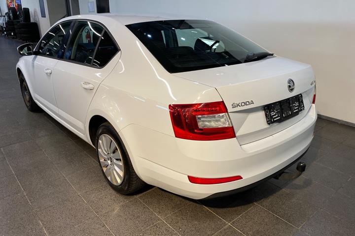 Hvid Skoda Octavia fra 2017