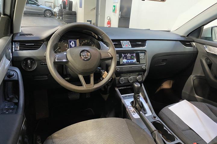 Hvid Skoda Octavia fra 2017
