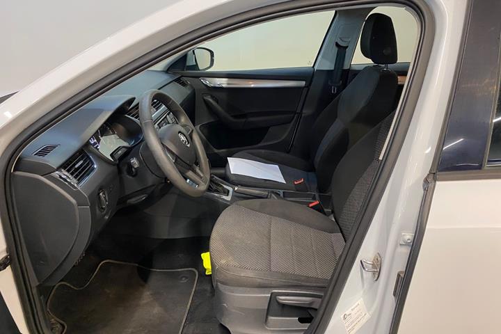 Hvid Skoda Octavia fra 2017