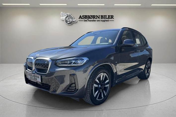 Grå BMW iX3 fra 2023