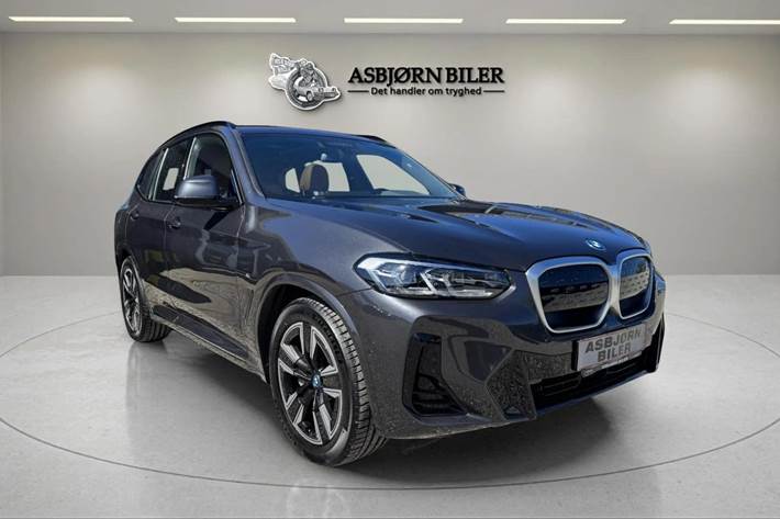 Grå BMW iX3 fra 2023