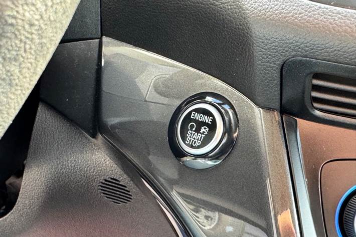 Grå Ford Grand C-Max fra 2017