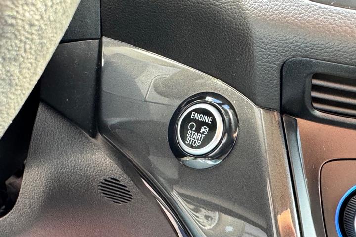 Grå Ford Grand C-Max fra 2018
