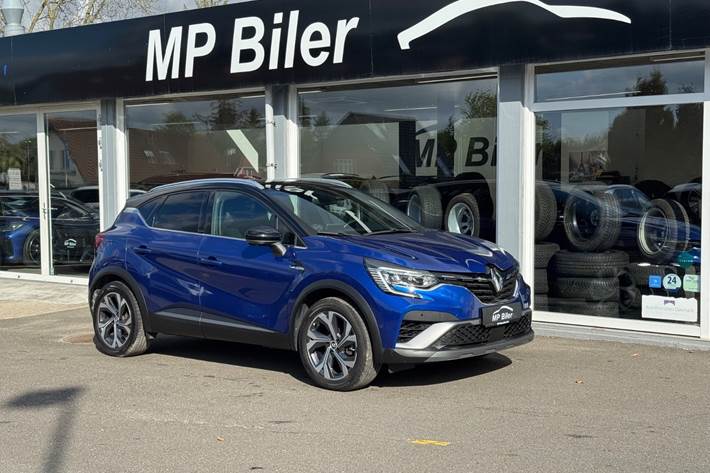 Blå Renault Captur fra 2022 set udefra