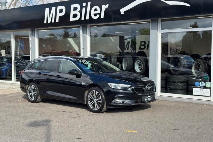 Sort Opel Insignia fra 2018