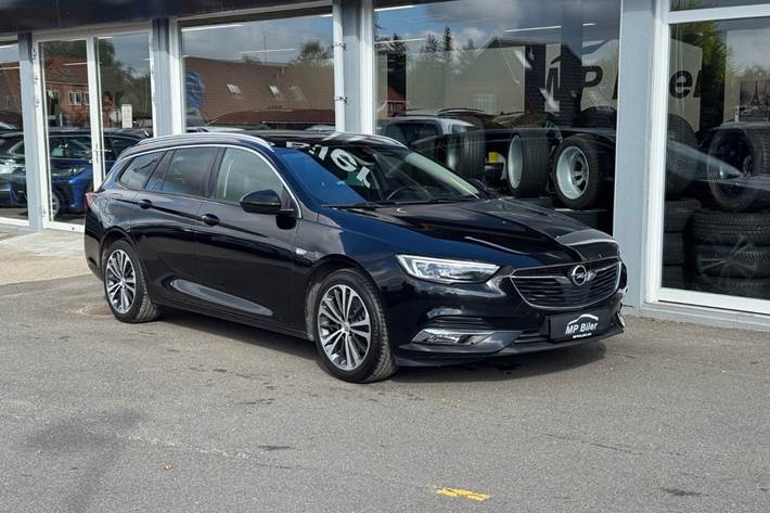 Sort Opel Insignia fra 2018