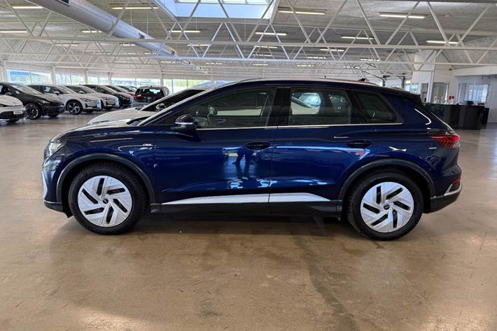 Blå Audi Q4 e-tron fra 2025