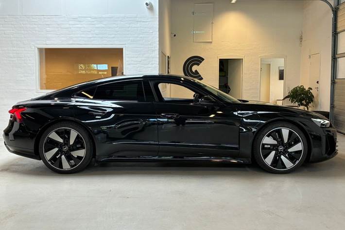 Sort Audi e-tron GT fra 2022