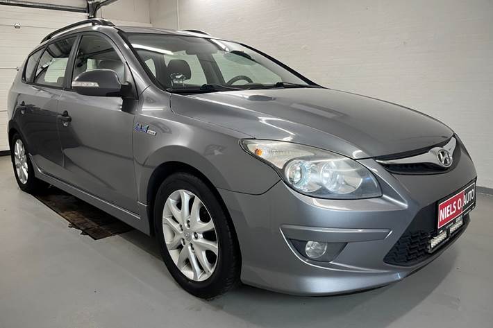 Grå Hyundai i30 fra 2011