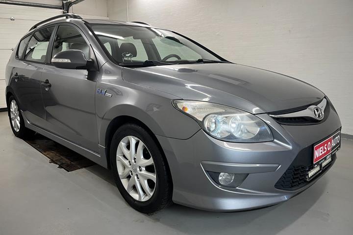 Grå Hyundai i30 fra 2011