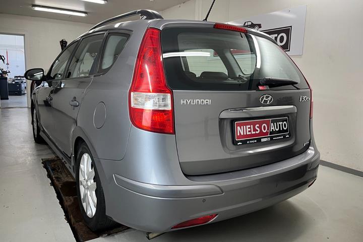 Grå Hyundai i30 fra 2011