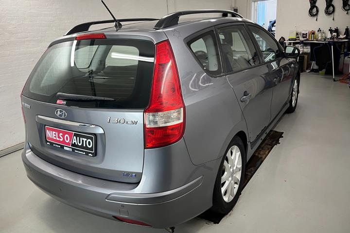 Grå Hyundai i30 fra 2011