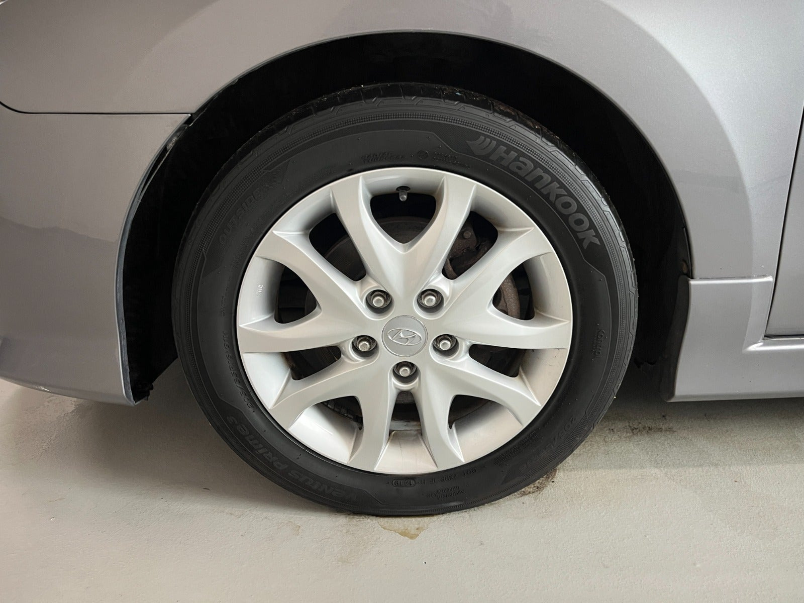 Grå Hyundai i30 fra 2011