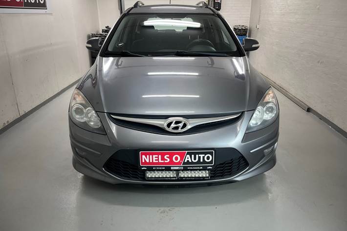 Grå Hyundai i30 fra 2011
