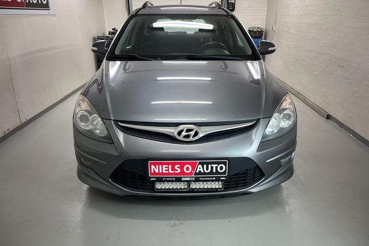 Grå Hyundai i30 fra 2011
