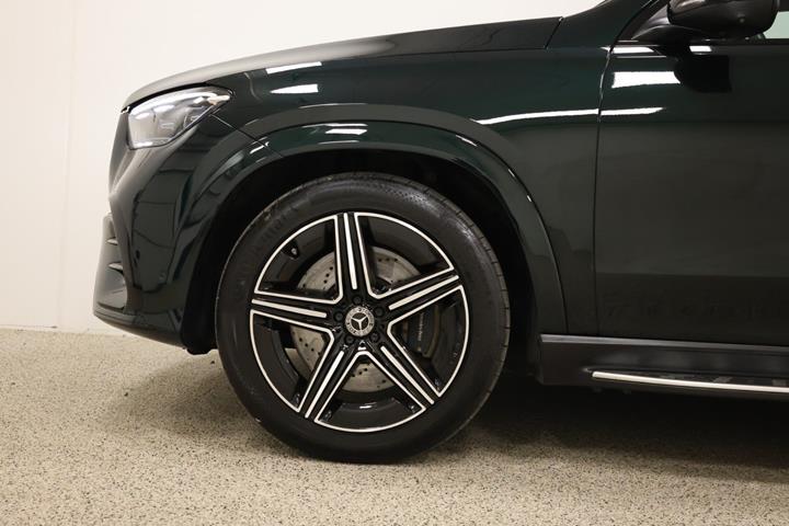 Grøn Mercedes GLE350 de fra 2024