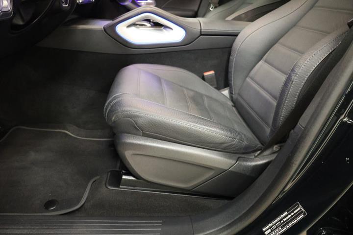 Grøn Mercedes GLE350 de fra 2024