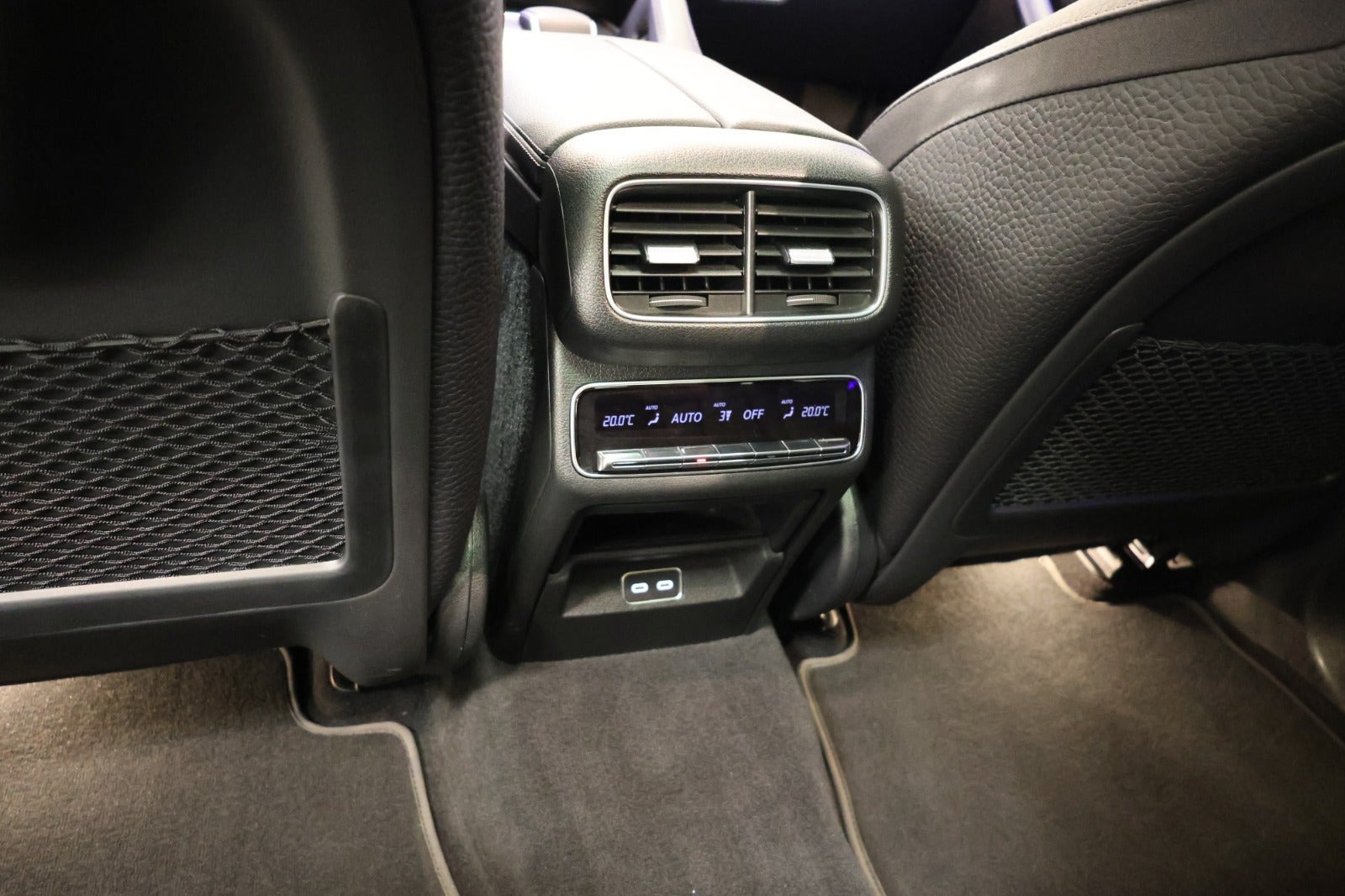 Grøn Mercedes GLE350 de fra 2024