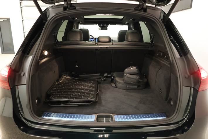 Grøn Mercedes GLE350 de fra 2024