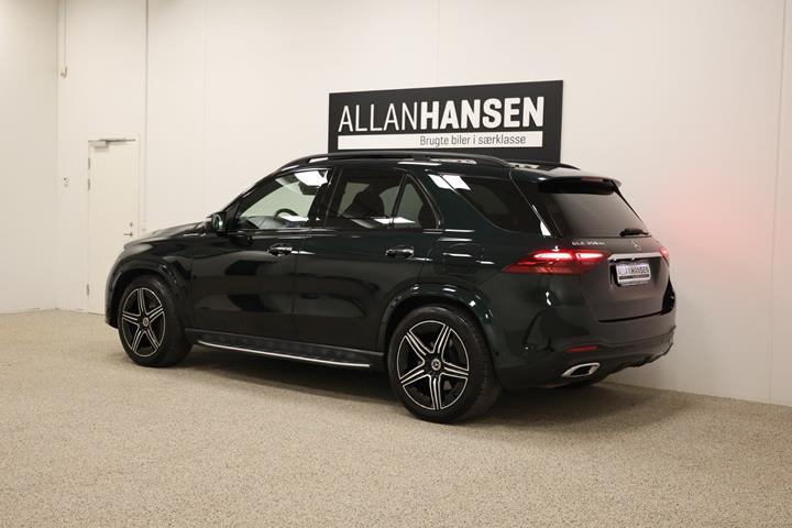 Grøn Mercedes GLE350 de fra 2024