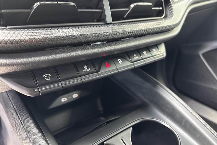 Blå Skoda Enyaq fra 2023
