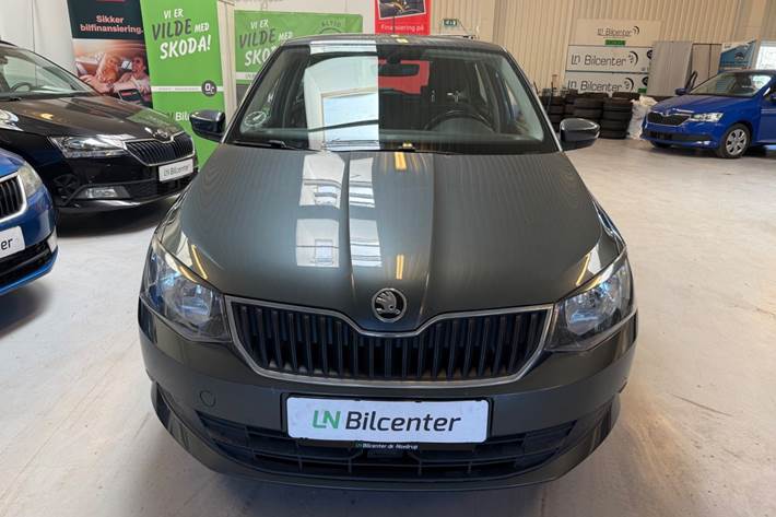 Grå Skoda Fabia fra 2018