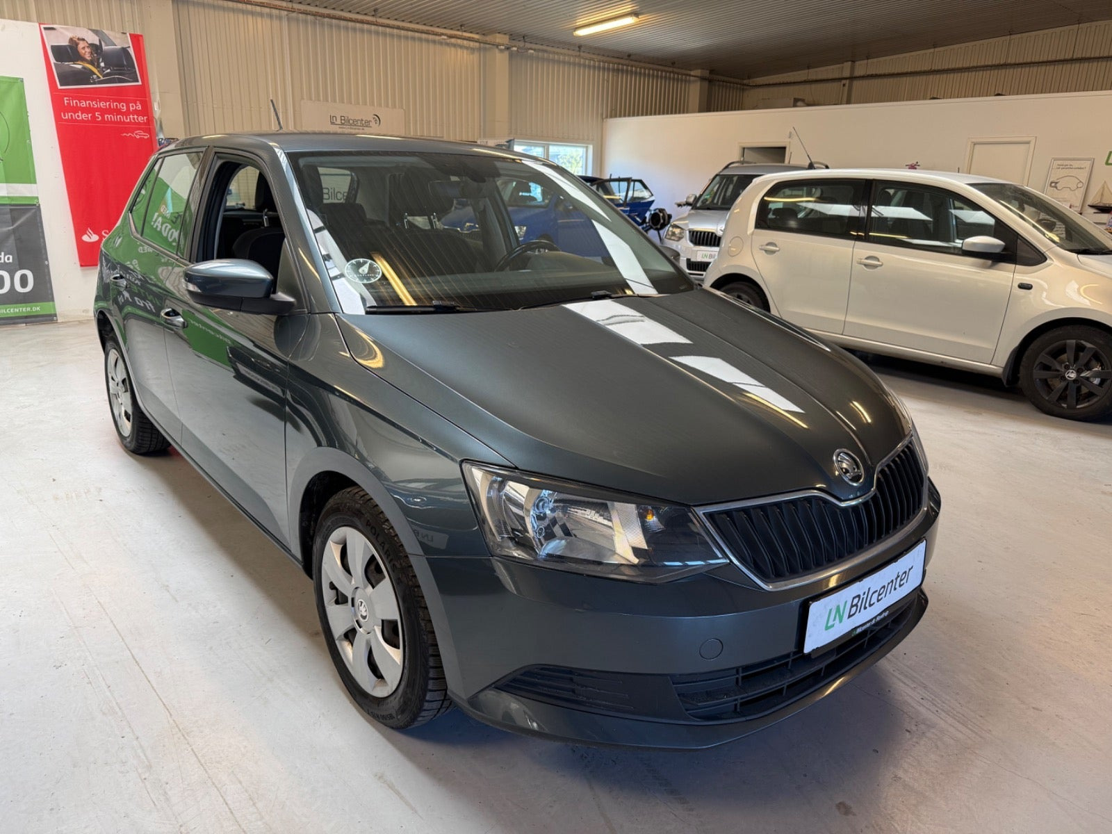 Grå Skoda Fabia fra 2018