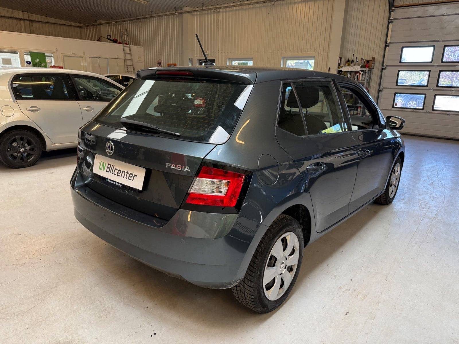 Grå Skoda Fabia fra 2018