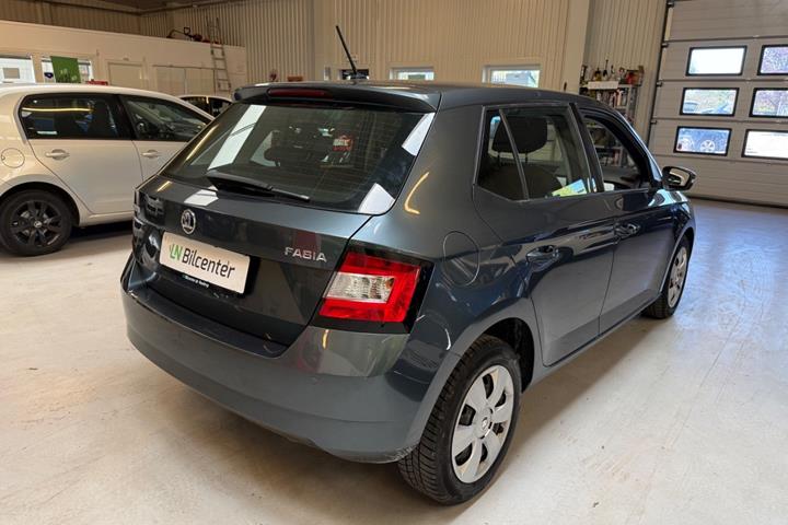 Grå Skoda Fabia fra 2018