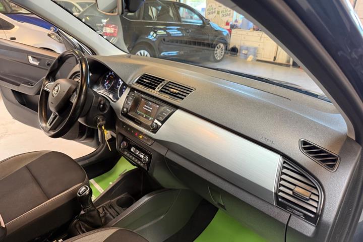Grå Skoda Fabia fra 2018