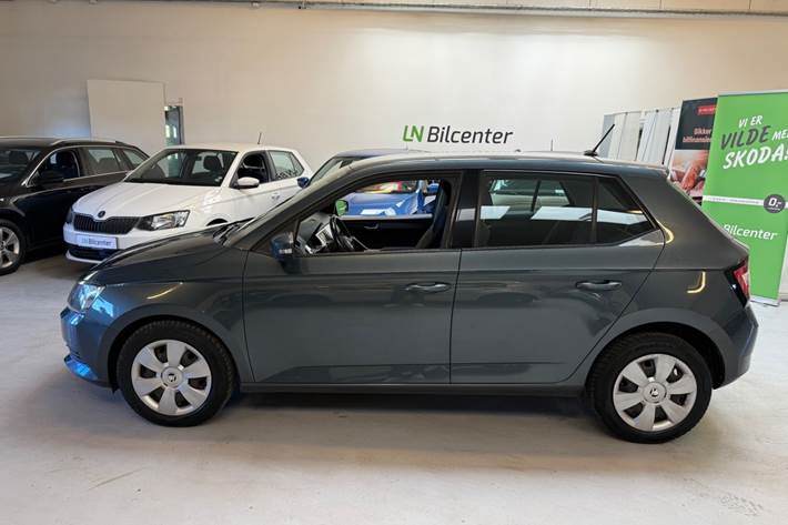 Grå Skoda Fabia fra 2018
