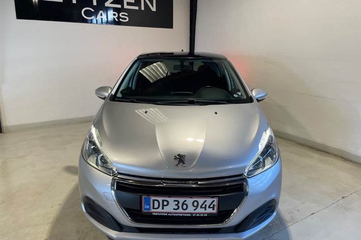 Sølv Peugeot 208 fra 2017