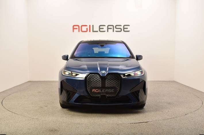 Blå BMW iX fra 2022