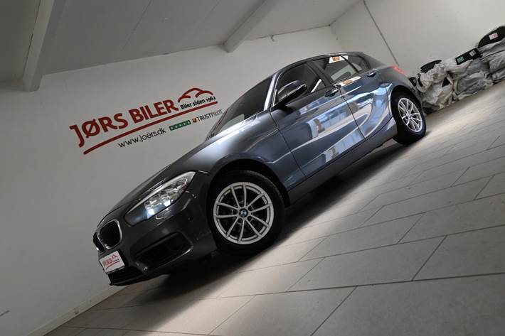 Sort BMW 118d fra 2019 set udefra