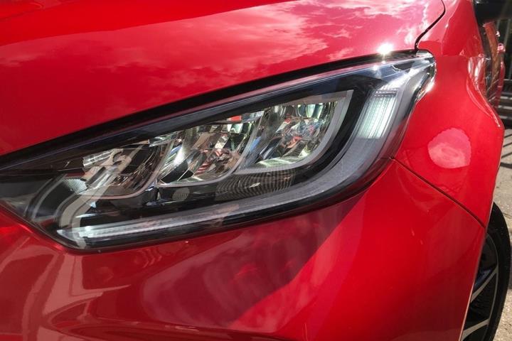 Rød Toyota Yaris fra 2021