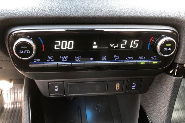 Rød Toyota Yaris fra 2021