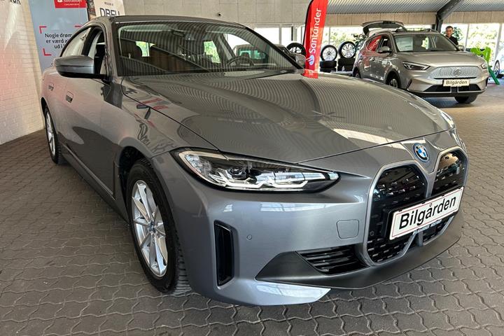 Sort BMW i4 fra 2023