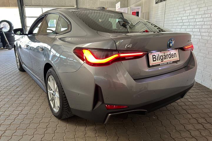 Sort BMW i4 fra 2023
