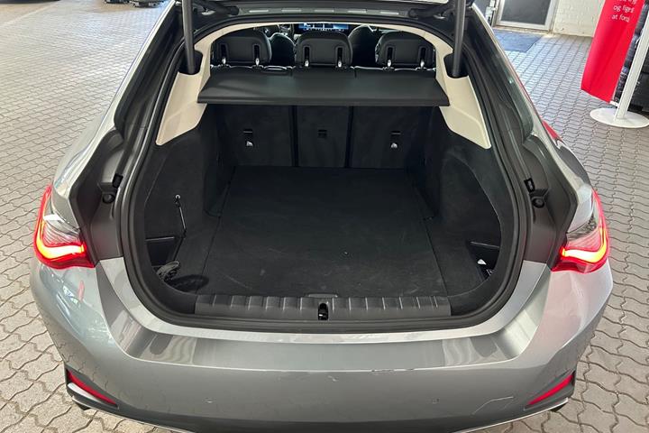 Sort BMW i4 fra 2023