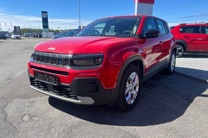 Rød Jeep Avenger fra 2023