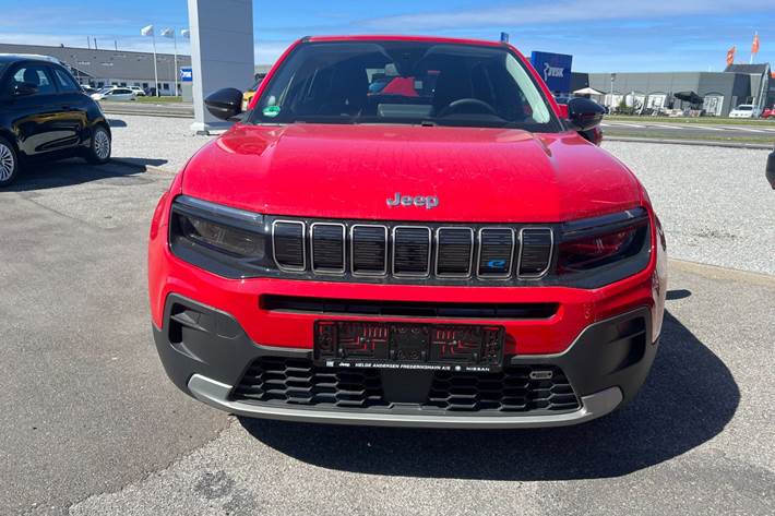 Rød Jeep Avenger fra 2023