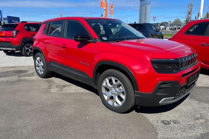 Rød Jeep Avenger fra 2023