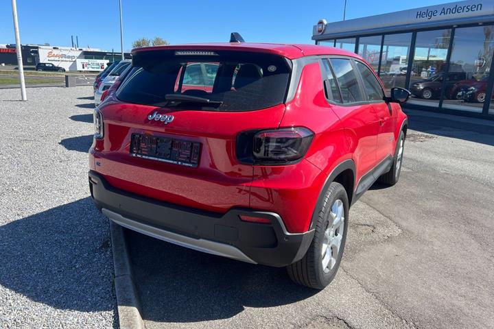 Rød Jeep Avenger fra 2023