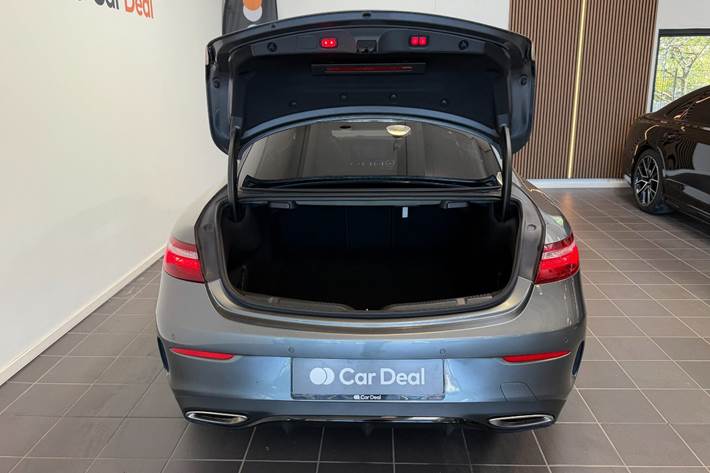 Grå Mercedes E400 fra 2017