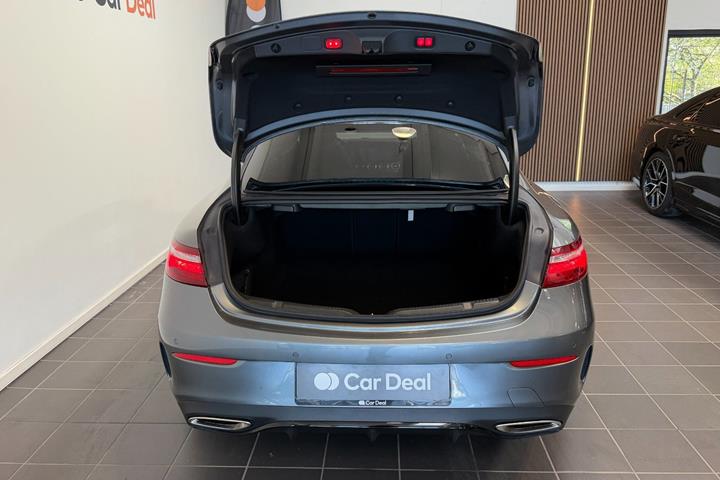 Grå Mercedes E400 fra 2017