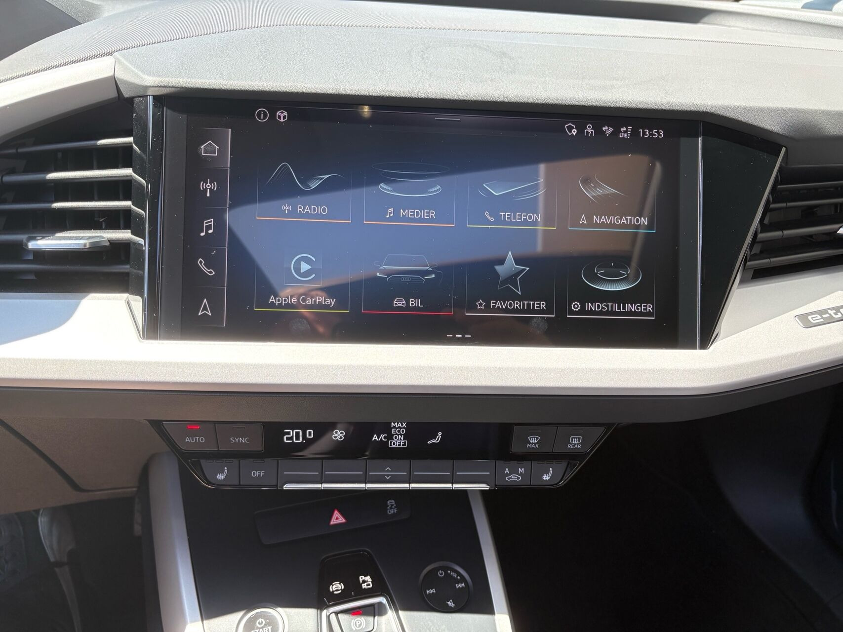 Hvid Audi Q4 fra 2024