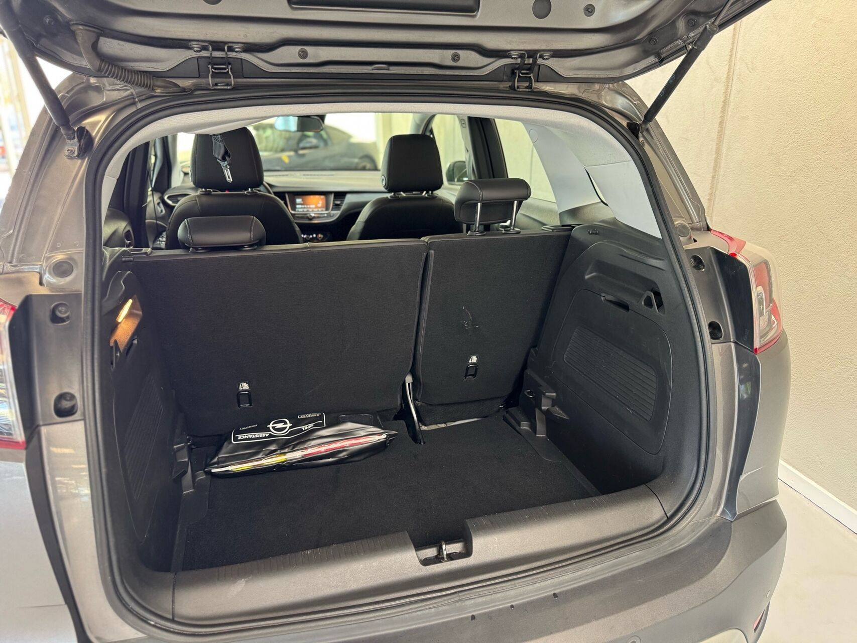 Grå Opel Crossland X fra 2021