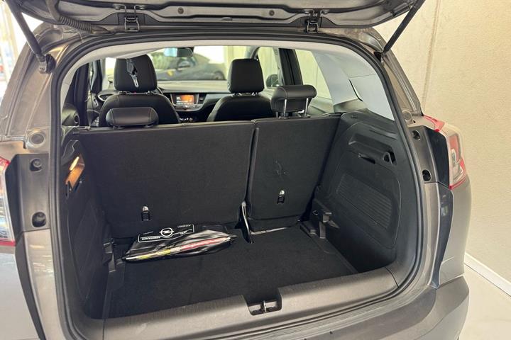 Grå Opel Crossland X fra 2021