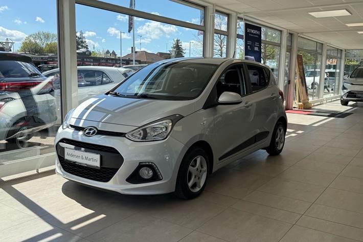 Sølv Hyundai i10 fra 2016