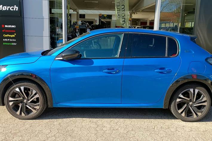 Blå Peugeot e-208 fra 2022